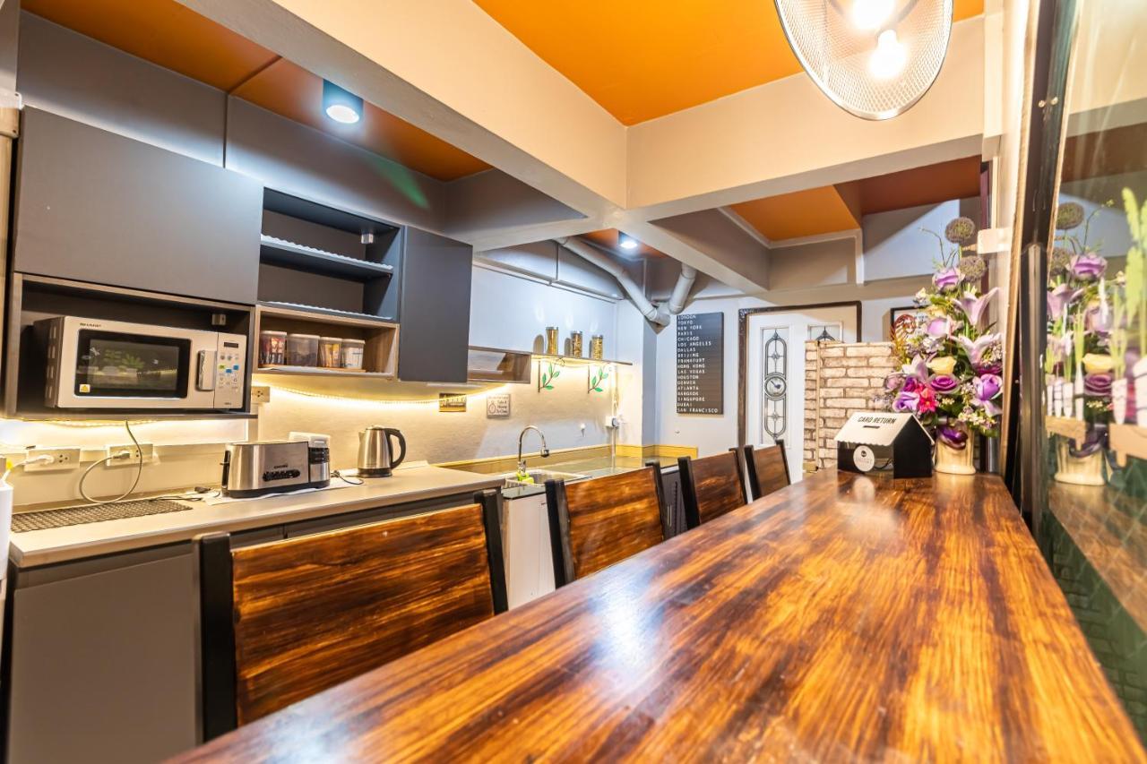 Snoozzze Hostel ใกล้รถไฟฟ้า ย่านบางรัก (Adults Only) Bangkok Extérieur photo