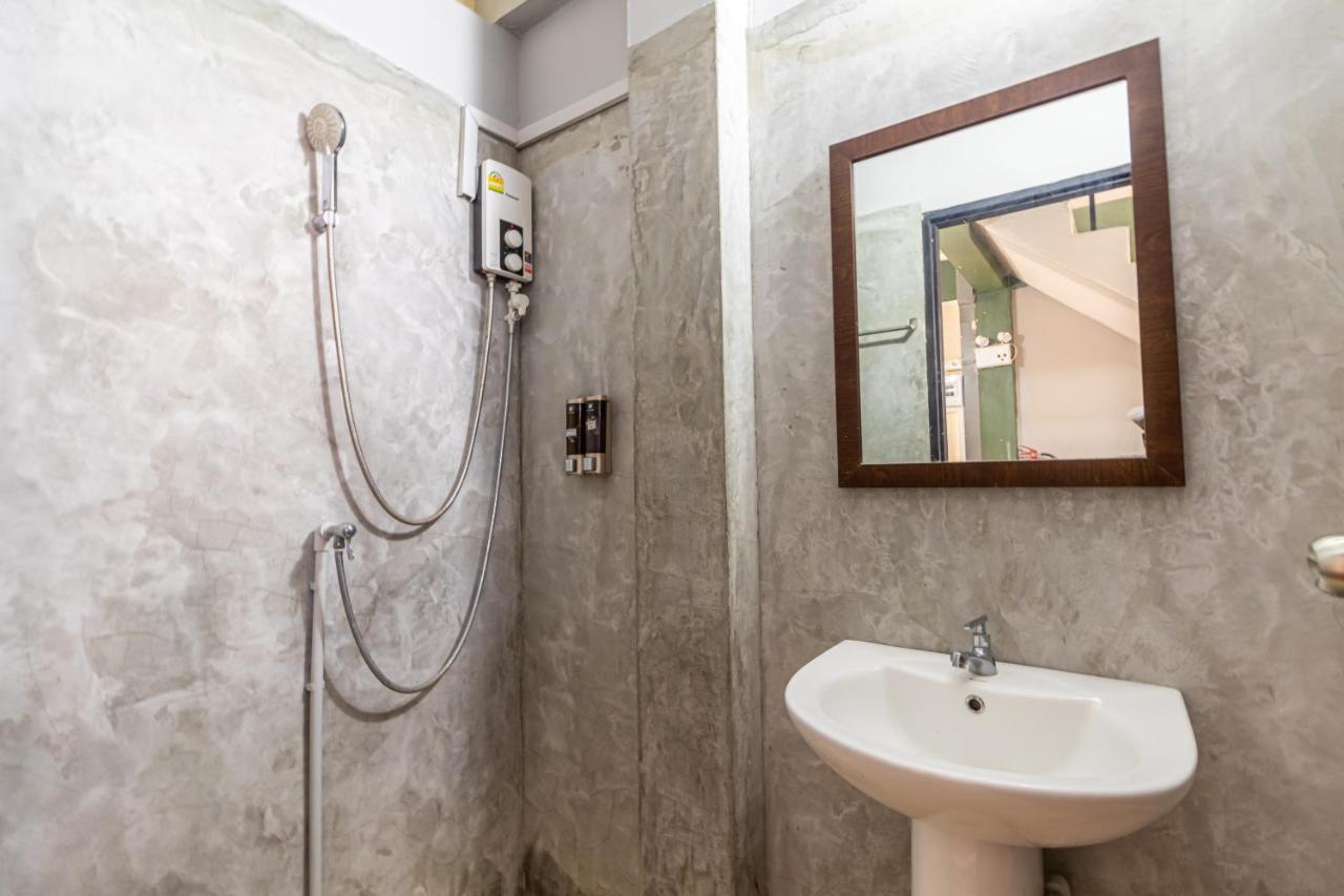 Snoozzze Hostel ใกล้รถไฟฟ้า ย่านบางรัก (Adults Only) Bangkok Extérieur photo