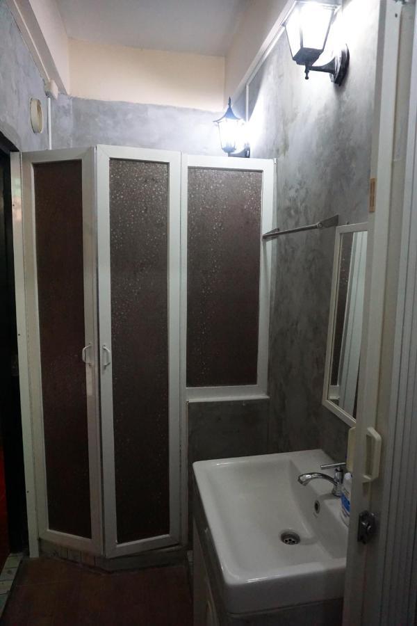 Snoozzze Hostel ใกล้รถไฟฟ้า ย่านบางรัก (Adults Only) Bangkok Extérieur photo