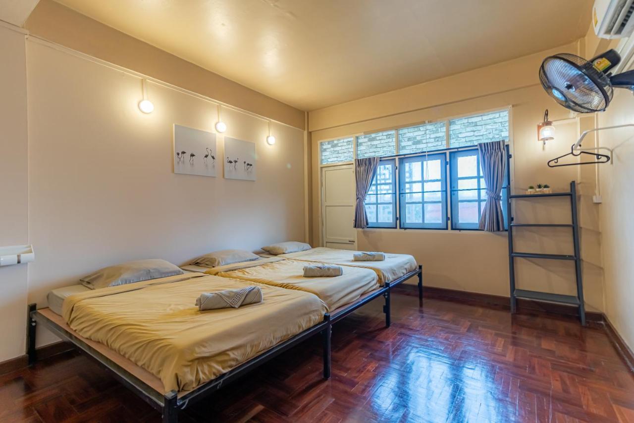 Snoozzze Hostel ใกล้รถไฟฟ้า ย่านบางรัก (Adults Only) Bangkok Extérieur photo