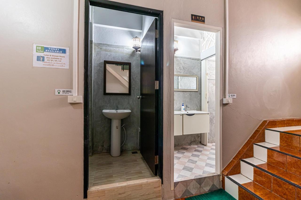 Snoozzze Hostel ใกล้รถไฟฟ้า ย่านบางรัก (Adults Only) Bangkok Extérieur photo
